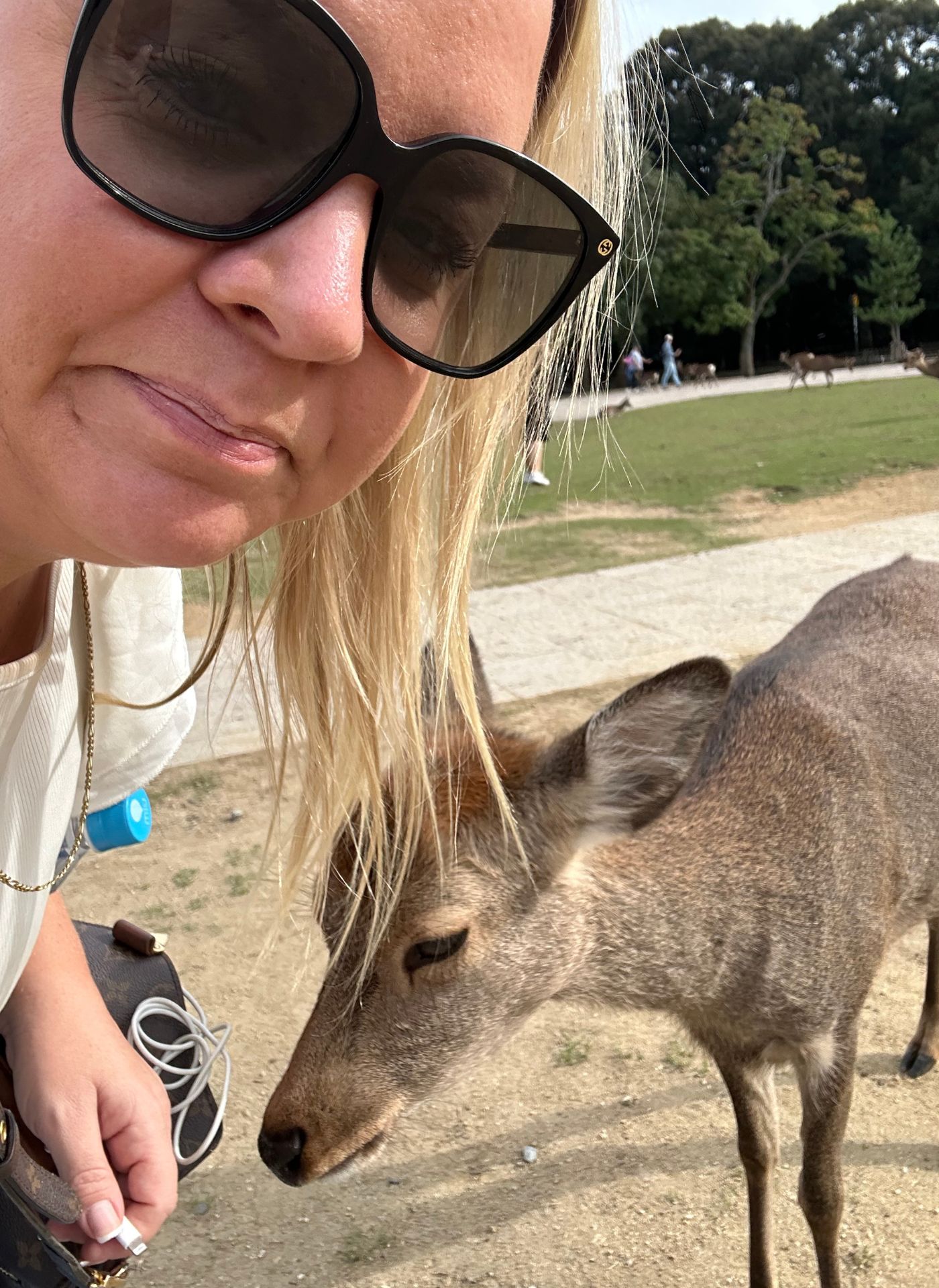 Emelie med rådjur
