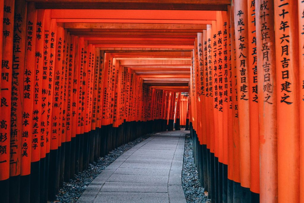 Orangeröda torii